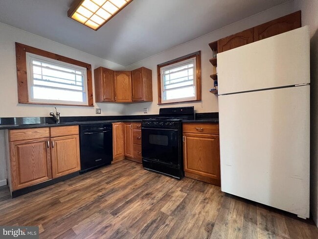 Building Photo - 5810 Mt Vernon Dr