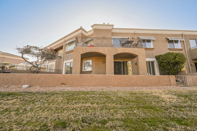 Building Photo - Beautiful 2 bd/2 bath condo in luxury gated Summerlin community ON TPC GOLF COURSE