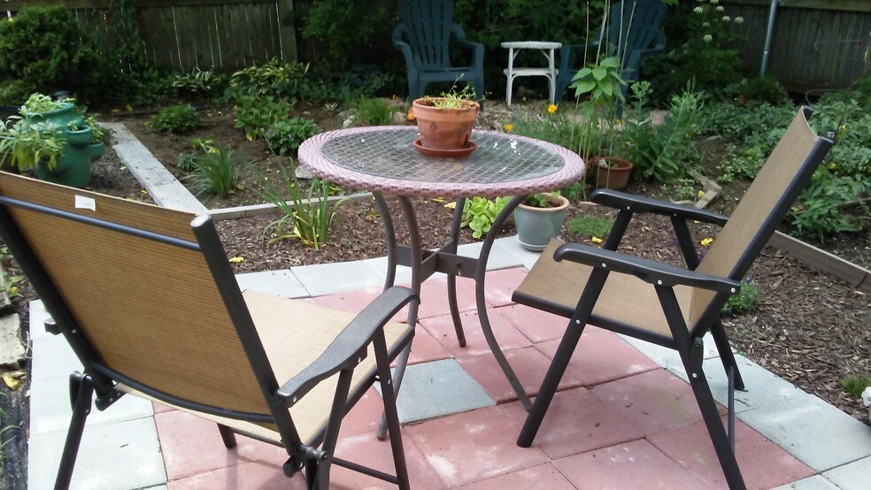 Building Photo - 125 Pleasant St