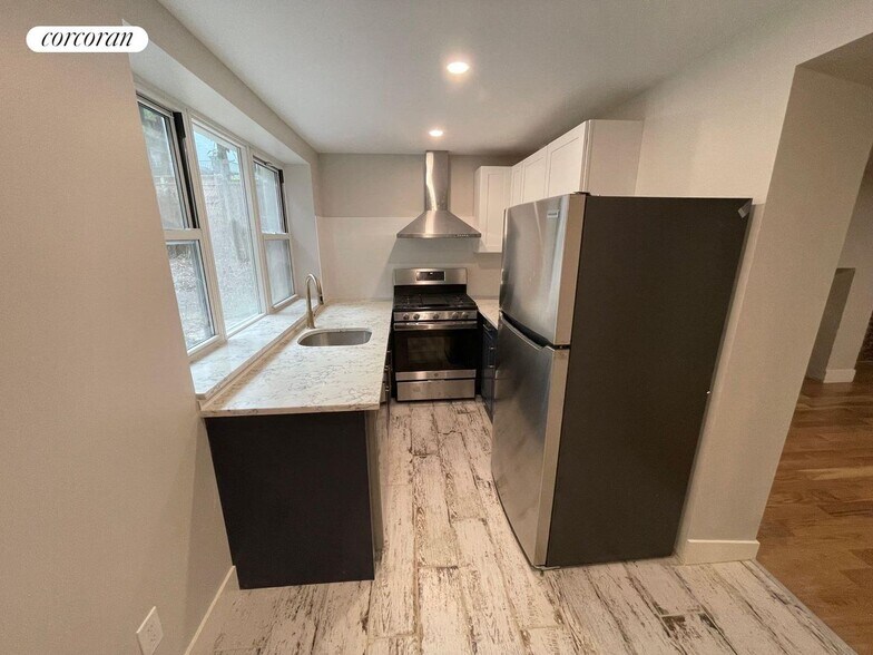 Building Photo - 257 Adelphi St