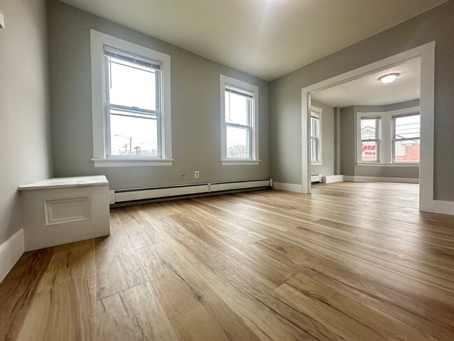 Building Photo - 159 E Central St