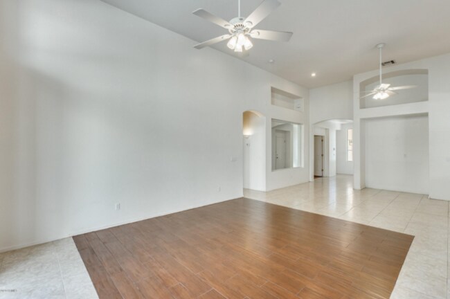 Building Photo - AVAILABLE NOW: Gorgeous 3 Bedroom 2 Bathro...