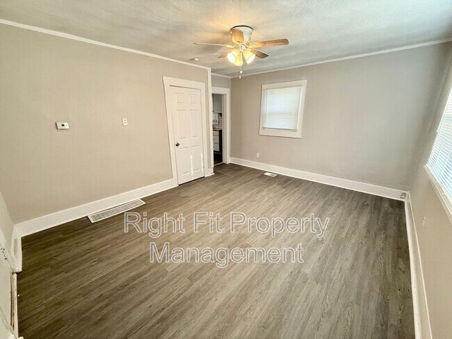 Building Photo - 1211 Lind St