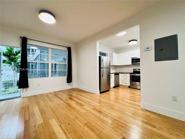 Building Photo - 960 Bay Dr