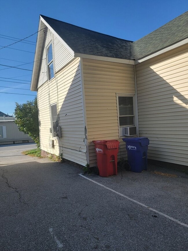 Building Photo - 39 Hudson St