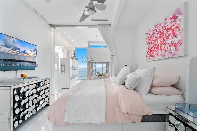 Building Photo - 17475 Collins Ave