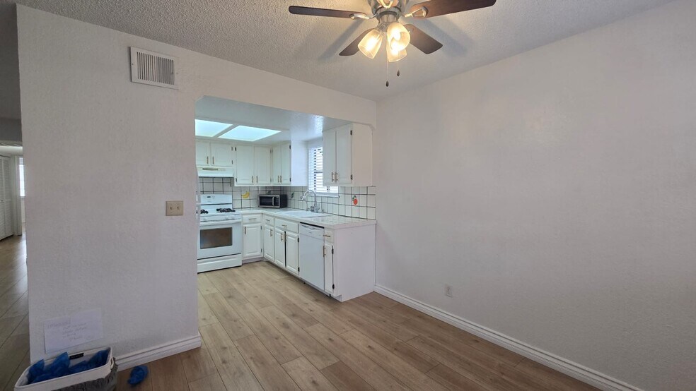 Building Photo - 5069 Eldora Ave