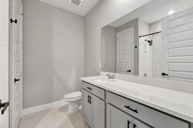Building Photo - Spacious 4BR Home in Port St. Lucie – Modern Comfort Awaits
