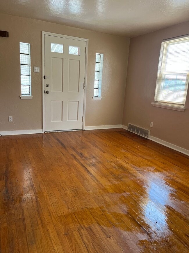 Building Photo - Brentwood all new 2 bedroom house