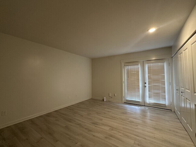 Building Photo - 838 Green Ridge Dr