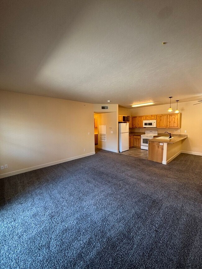 Building Photo - PHEASANT RUN CONDO (PR#4)
