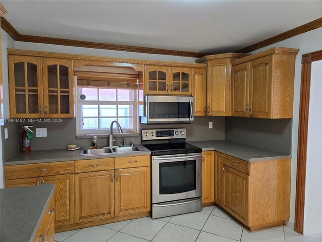 Building Photo - 10475 SW 42nd Terrace