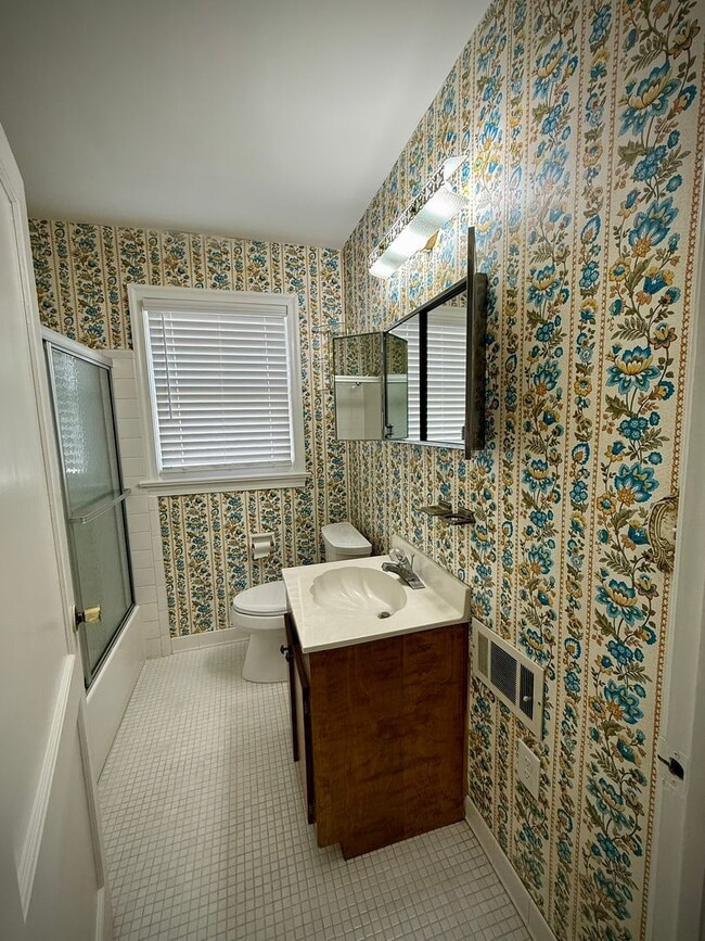 Building Photo - SHORT TERM AVAILABLE [Shandon]