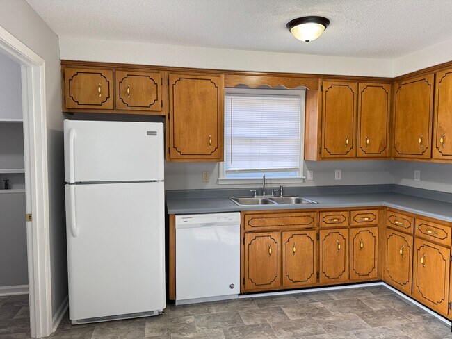 Building Photo - Just Painted and New Flooring Throughout! ...