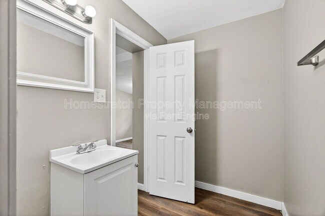 Building Photo - 10261 Imperial Dr