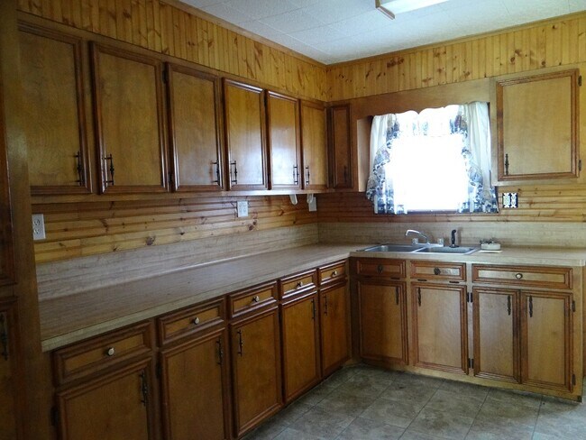 Building Photo - 3801 Stuart Ave