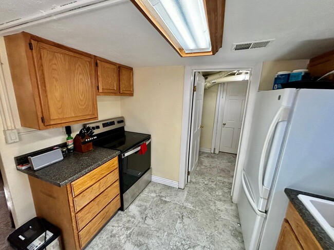 Building Photo - Cozy 2-Bed Downstairs Duplex, Close to CSU...