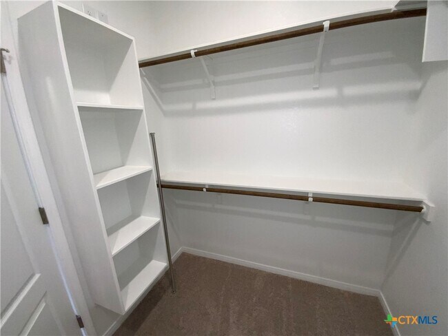 Building Photo - 2212 Clove Ct