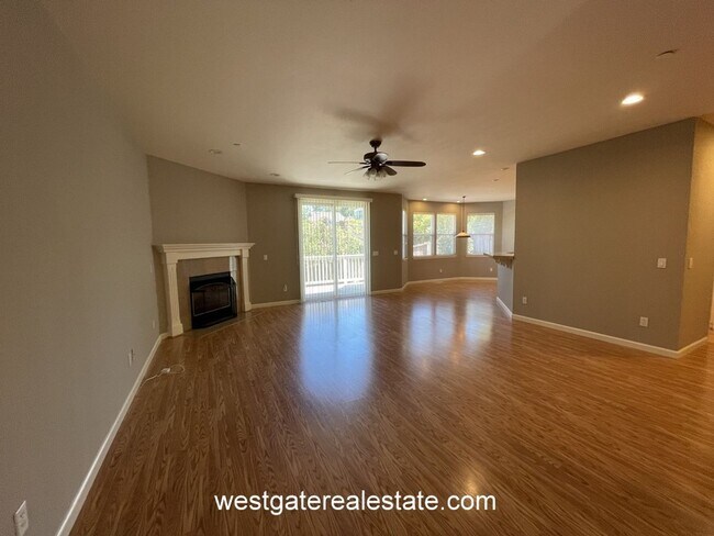 Building Photo - 786 El Paseo Dr