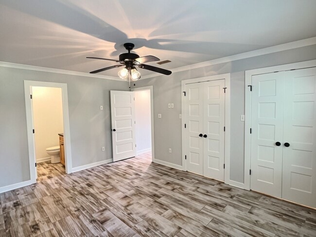 Building Photo - 3/2 Coastal Cottage in Golf Cart District | Ocean Springs School District