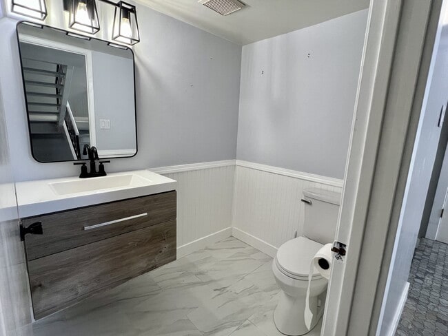 Building Photo - 6508 Landfair Dr