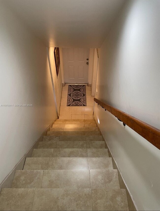 Building Photo - 861 E 14th St