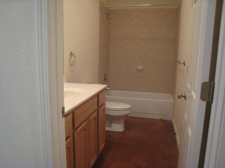Upstairs bathroom - 1501 E 3rd St