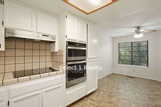 Building Photo - 546 La Corso Dr