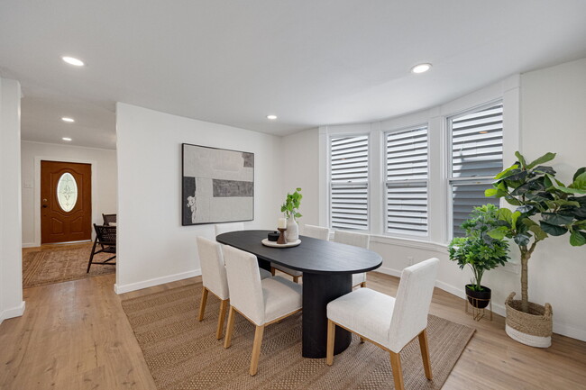 Building Photo - 5385 Reber Pl