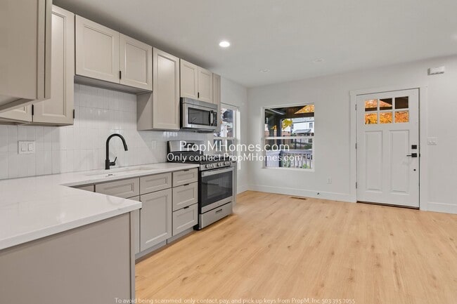 Building Photo - 4704 NE 95th Ave