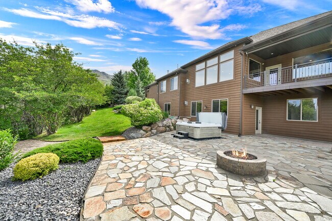 Building Photo - 3573 N Elkview Dr