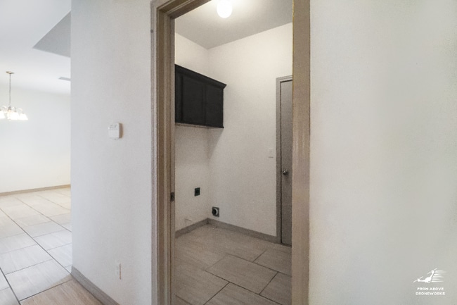 Building Photo - 3204 Merry Mdw