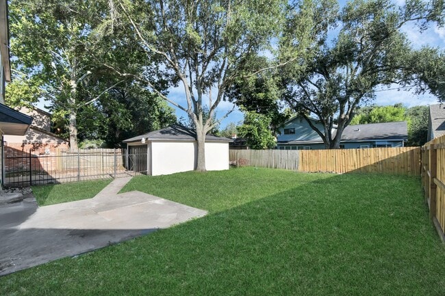 Building Photo - 7022 Castleview Ln