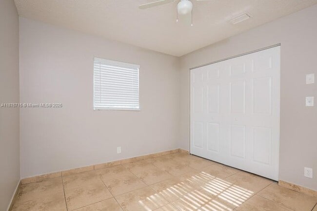 Building Photo - 2424 Angler Dr