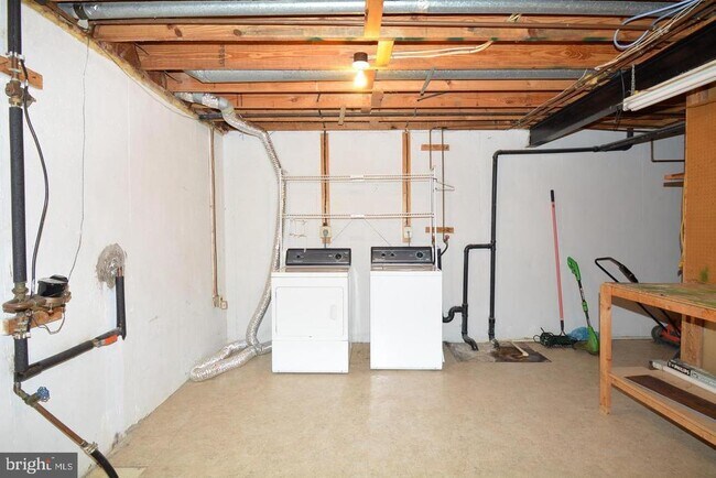 Building Photo - 7378 Jiri Woods Ct