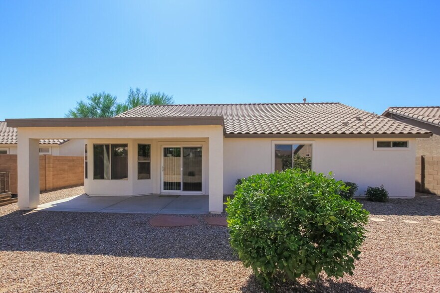 Building Photo - 16038 W Carmen Dr
