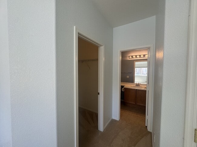 Building Photo - 9256 Blue Flax Pl