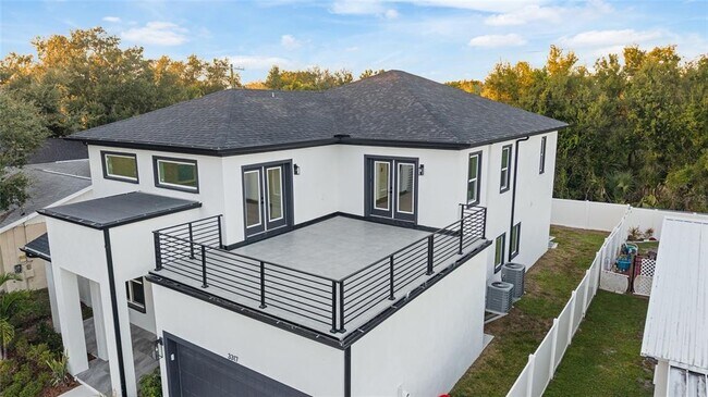 Building Photo - 3317 W Napoleon Ave