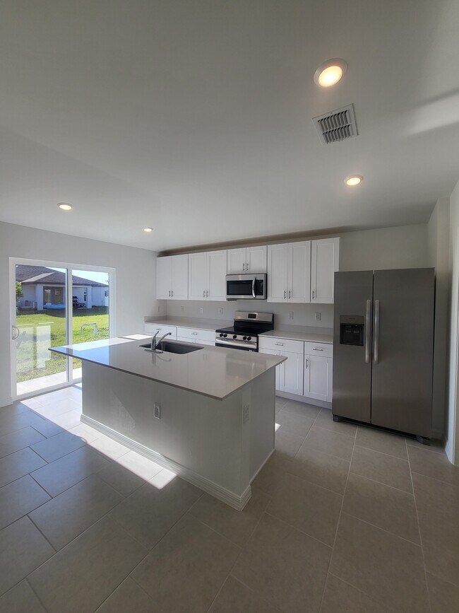 Building Photo - 3609 W Gator Cir