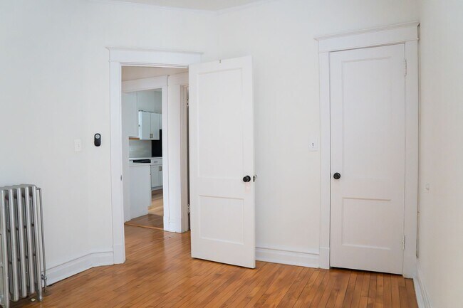 Building Photo - Little Albany