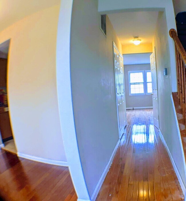 Building Photo - 16569 Royal Ct