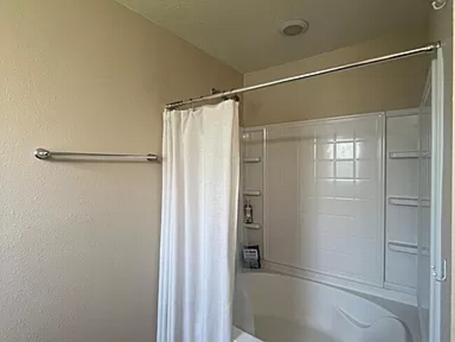 Building Photo - Picture-Perfect 3BR/2BA Lakefront Home in ...