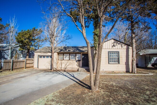 Building Photo - 2408 32nd St