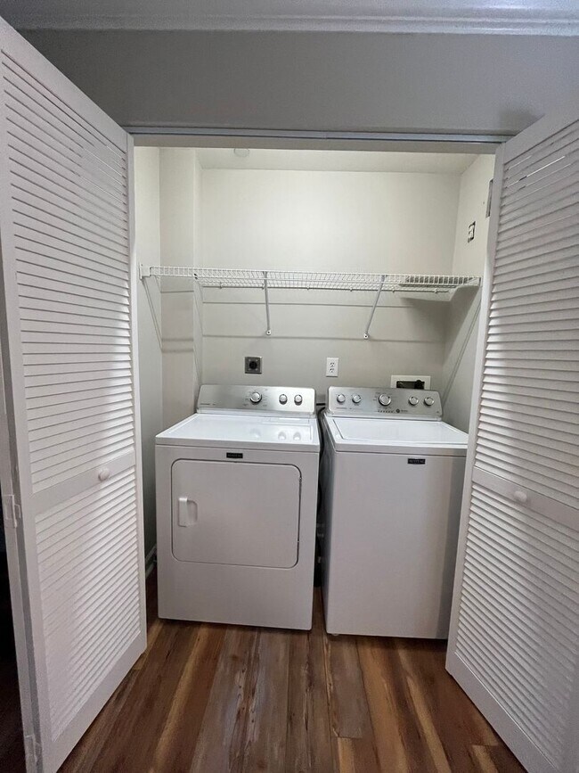 Building Photo - 3-bedroom, 2-bath Condo near ETSU, $1900 p...