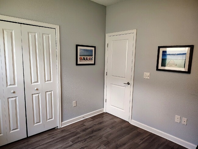 Building Photo - "Resort-Style Living in Davenport: Spacious 4-Bedroom Home with Solar Panels, Internet Included &...