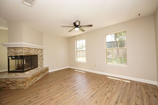 Building Photo - Great Fort Walton Beach Location