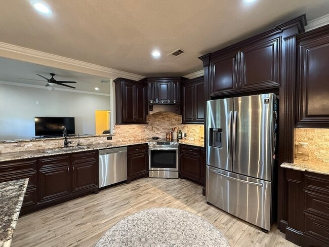 Building Photo - 5828 Avenue P