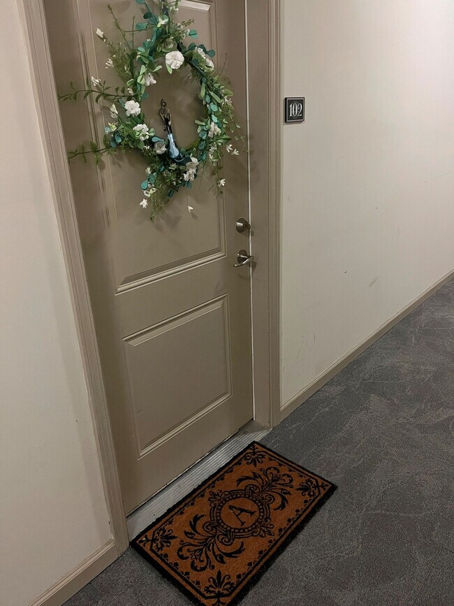 Building Photo - 460 Seven Farms Drive