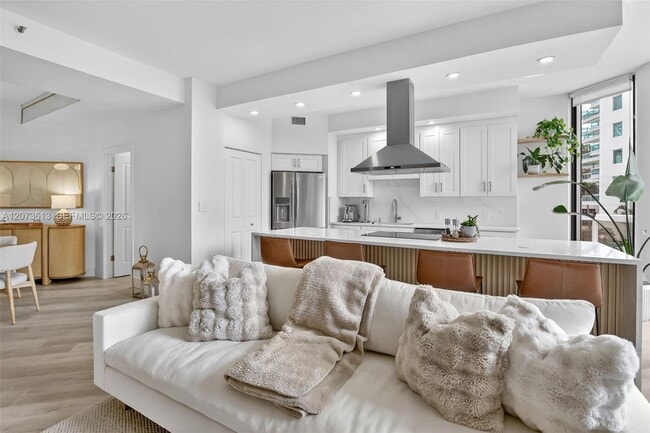 Building Photo - 20185 E Country Club Dr