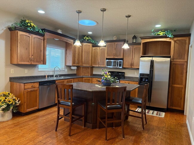 Building Photo - Discover the charm of this 2007-built Single Family home nestled in the heart of Vernal, UT.